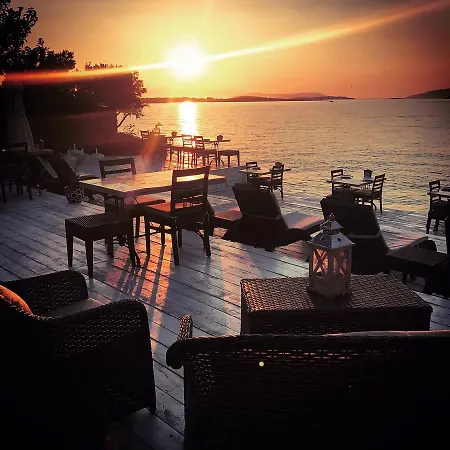 Bed & Breakfast Erythros Butik